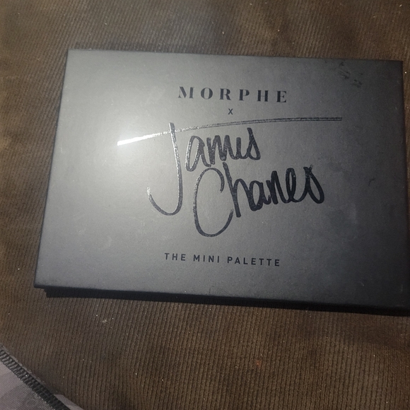 Tons of makeup - Picture 7 of 16